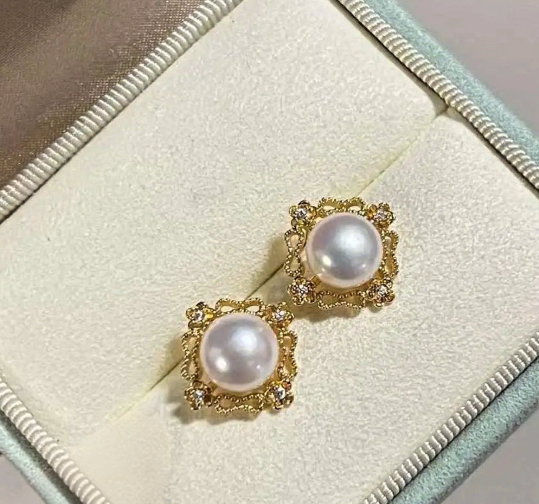 Laced Pearl Stud Earrings shop name
