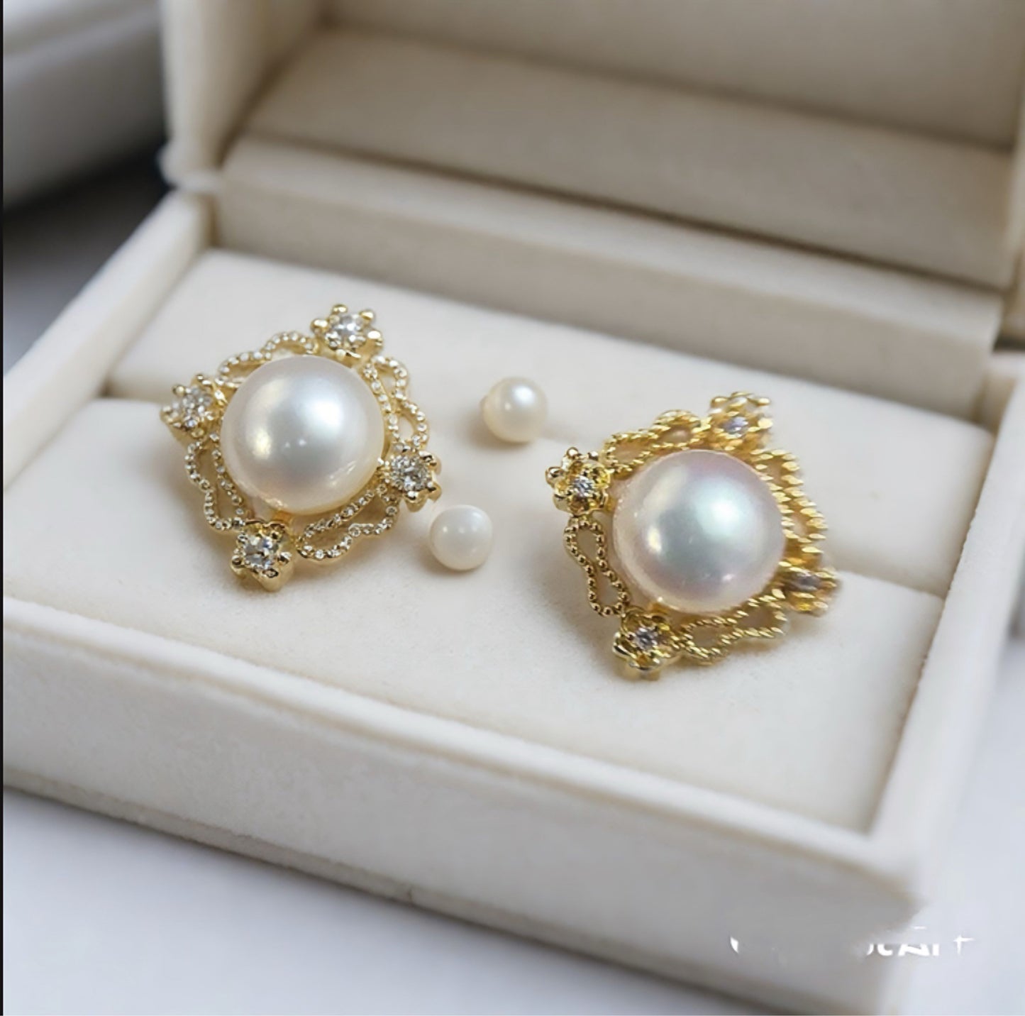 Laced Pearl Stud Earrings shop name