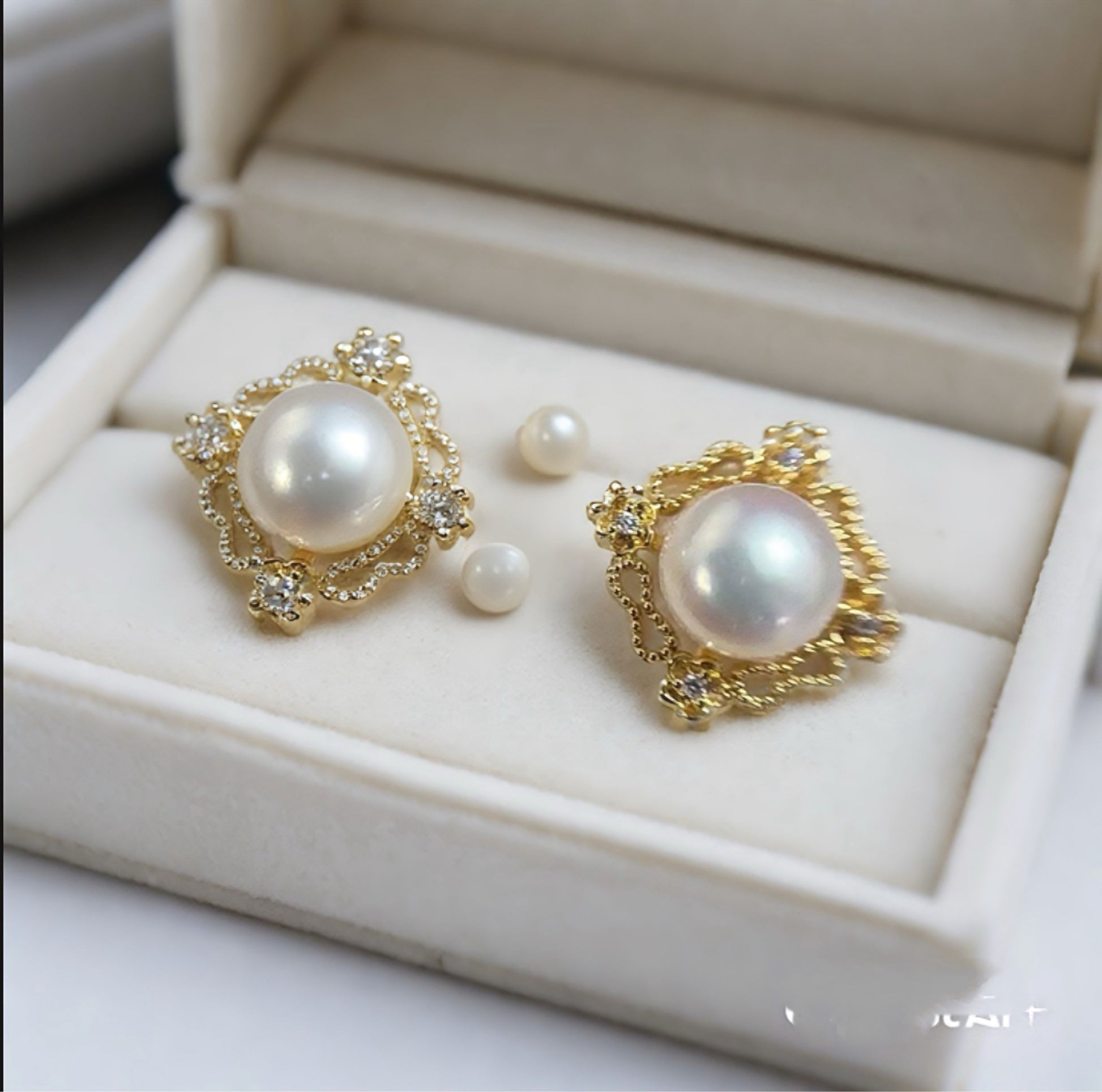 Laced Pearl Stud Earrings shop name